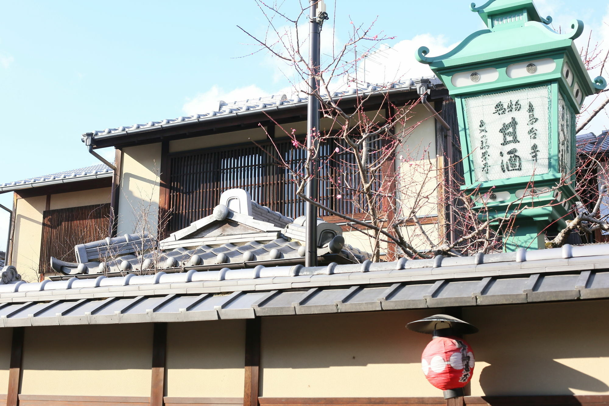 Tsuhana Apartment