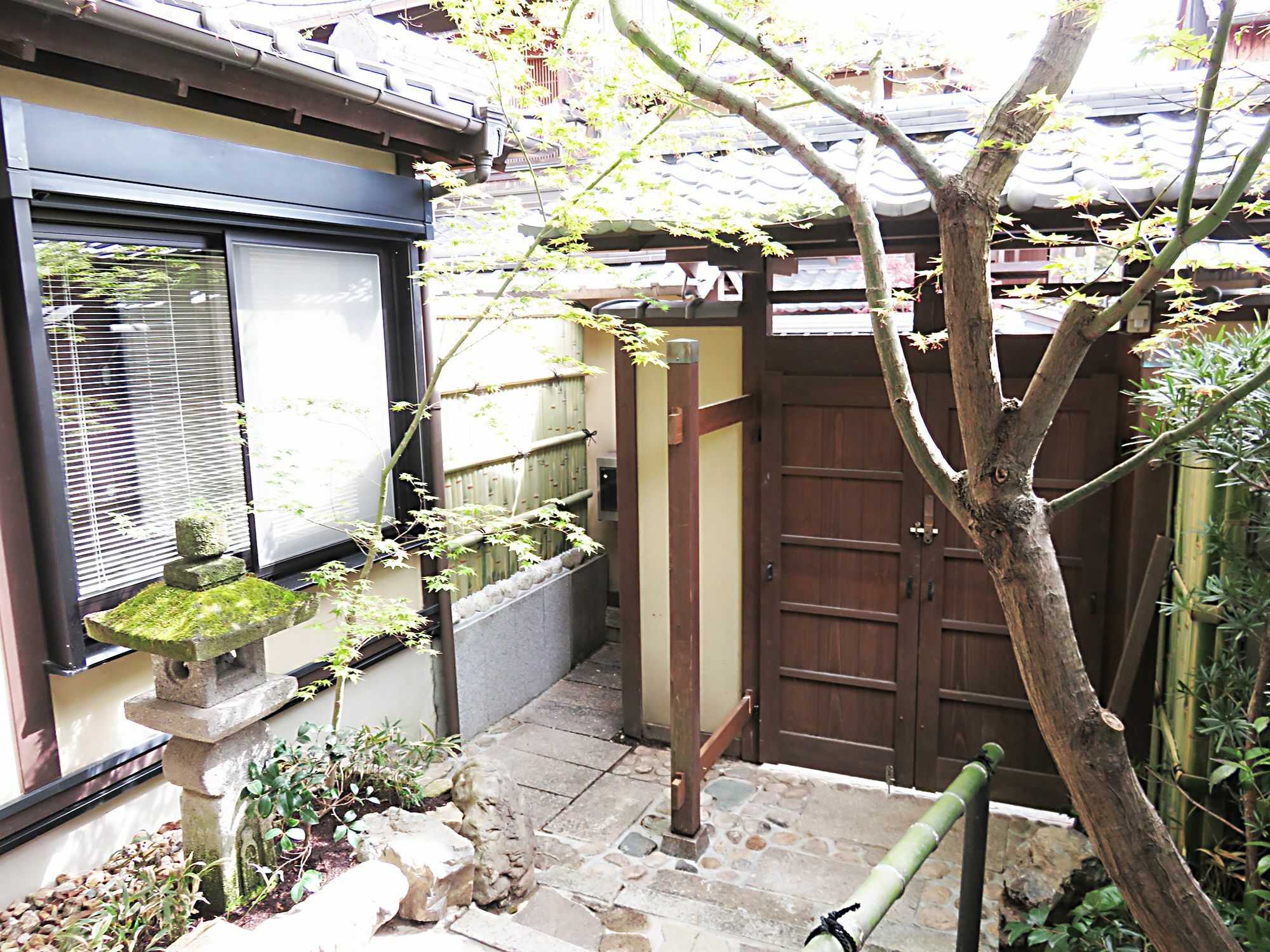 Tsuhana Apartment *