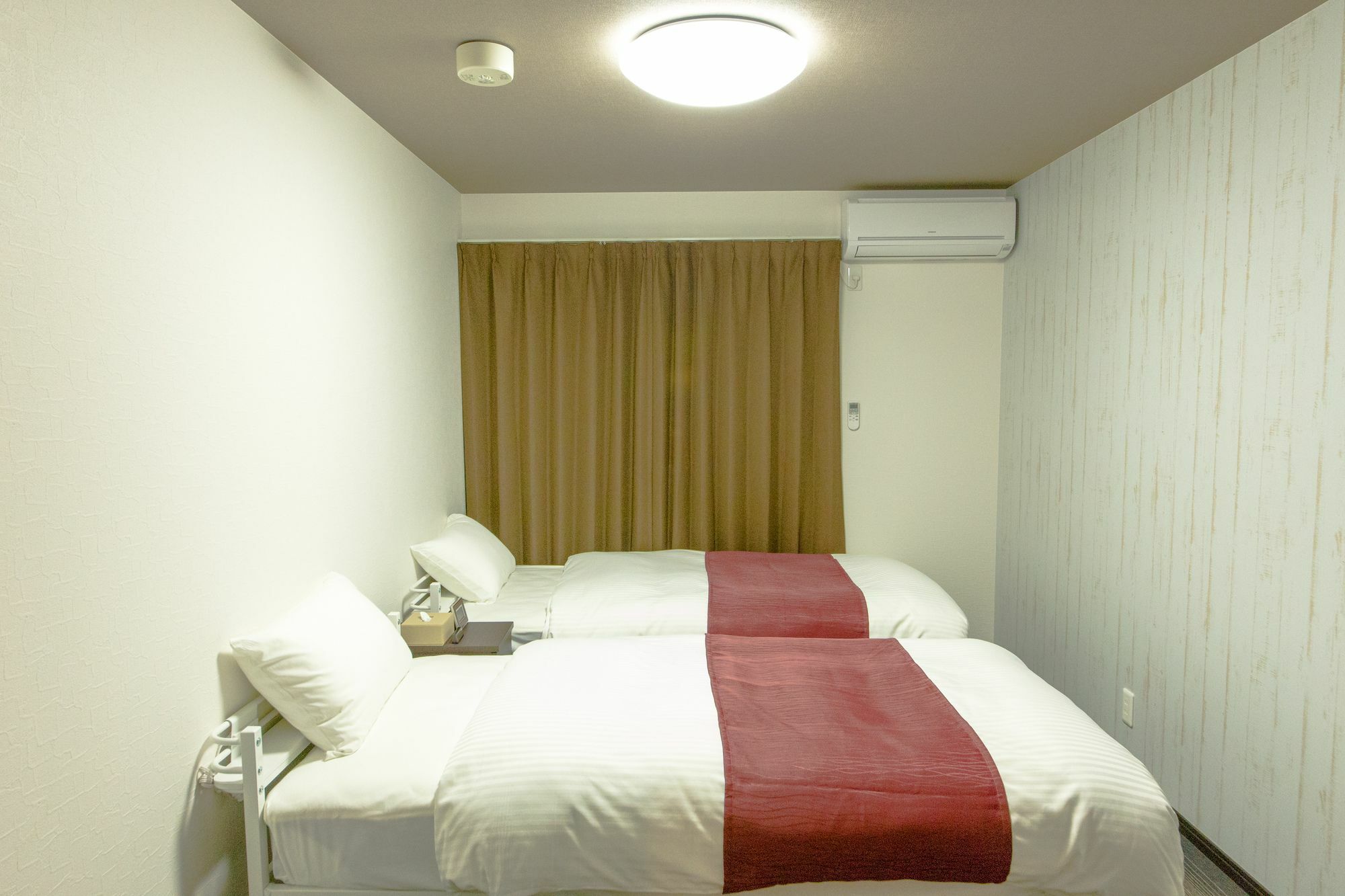 Japaning Kinkakuji Kitano Hakubaicho Apartment *