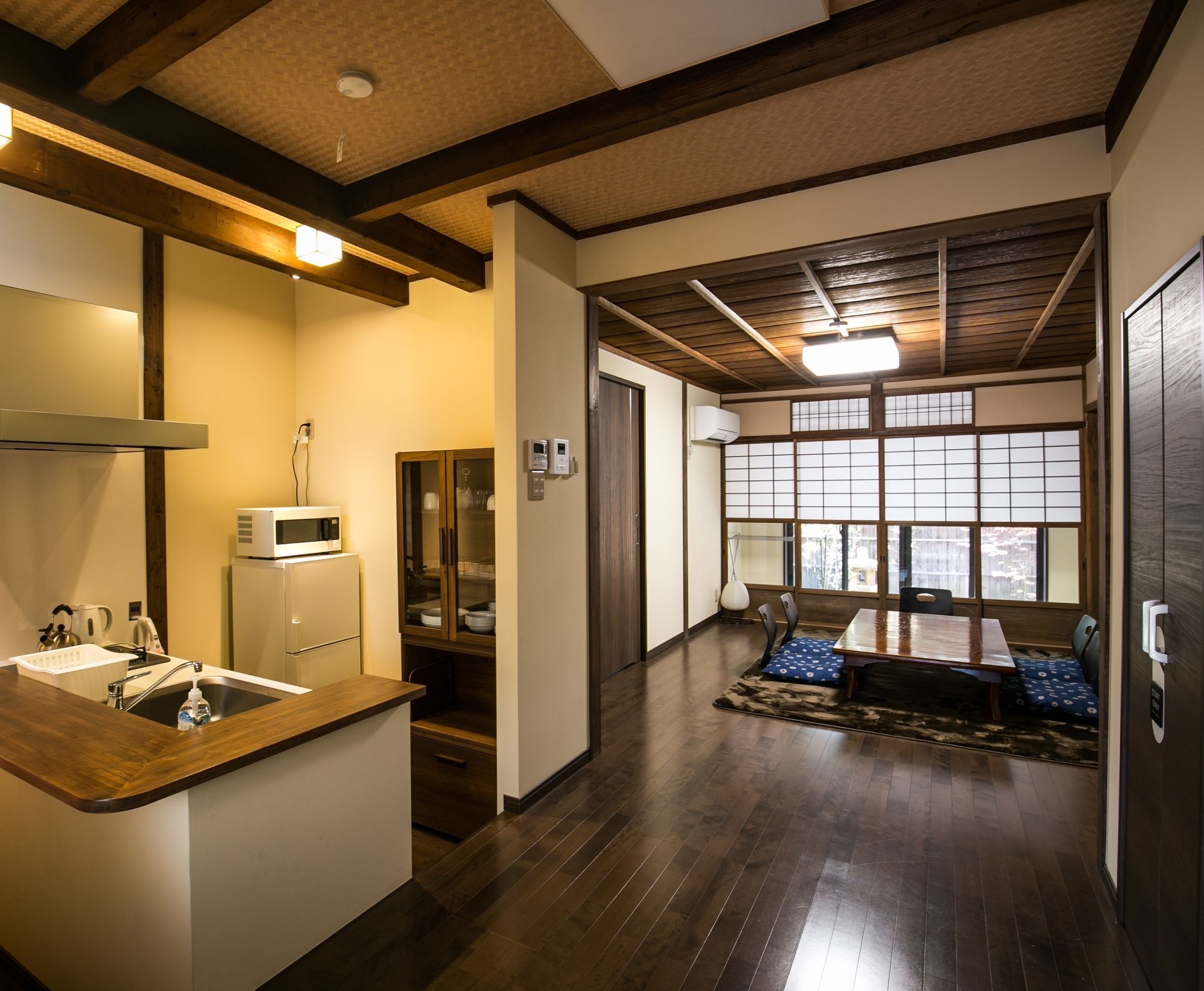 Hatagoya Kamishichiken Apartment *