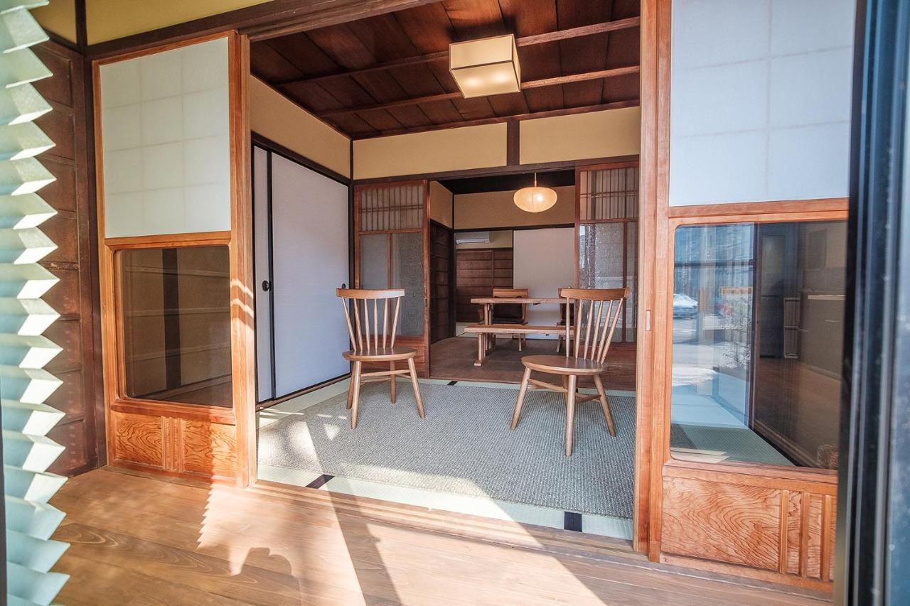 谷町君 山科家 駅より30メートル Apartment